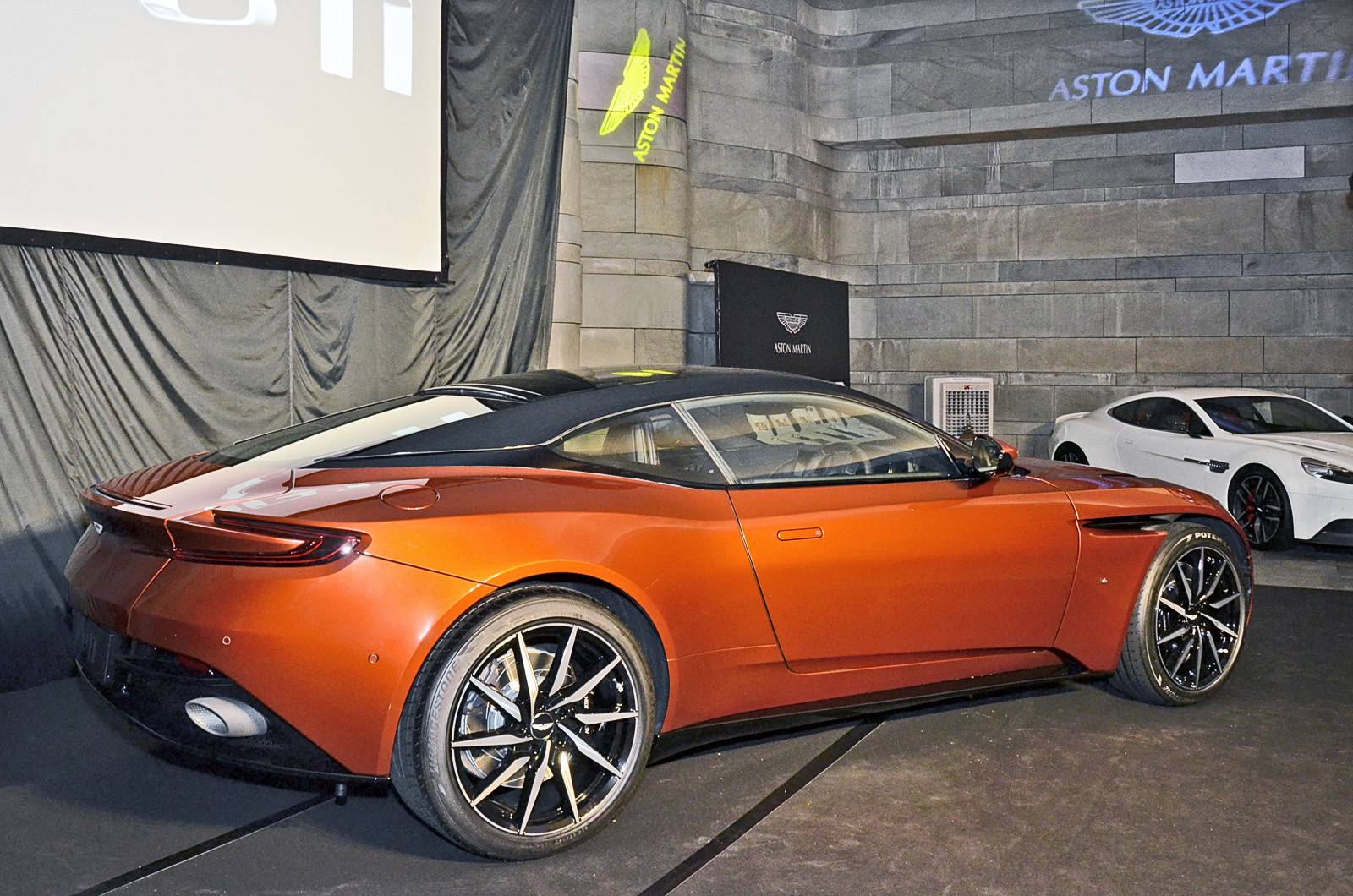 Aston Martin DB11