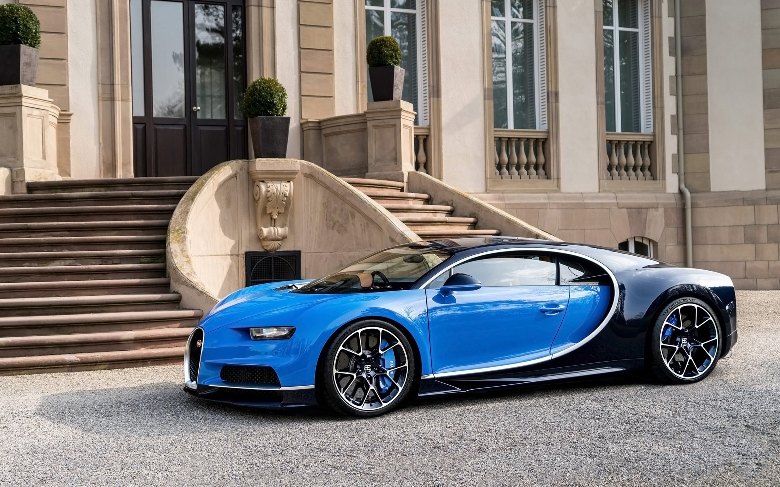 What You Should Know About The 2017 Bugatti Chiron - Exotic Car List