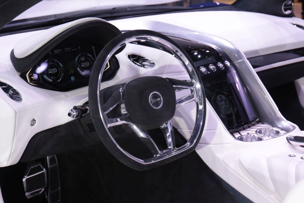 GLM-G4 Interior