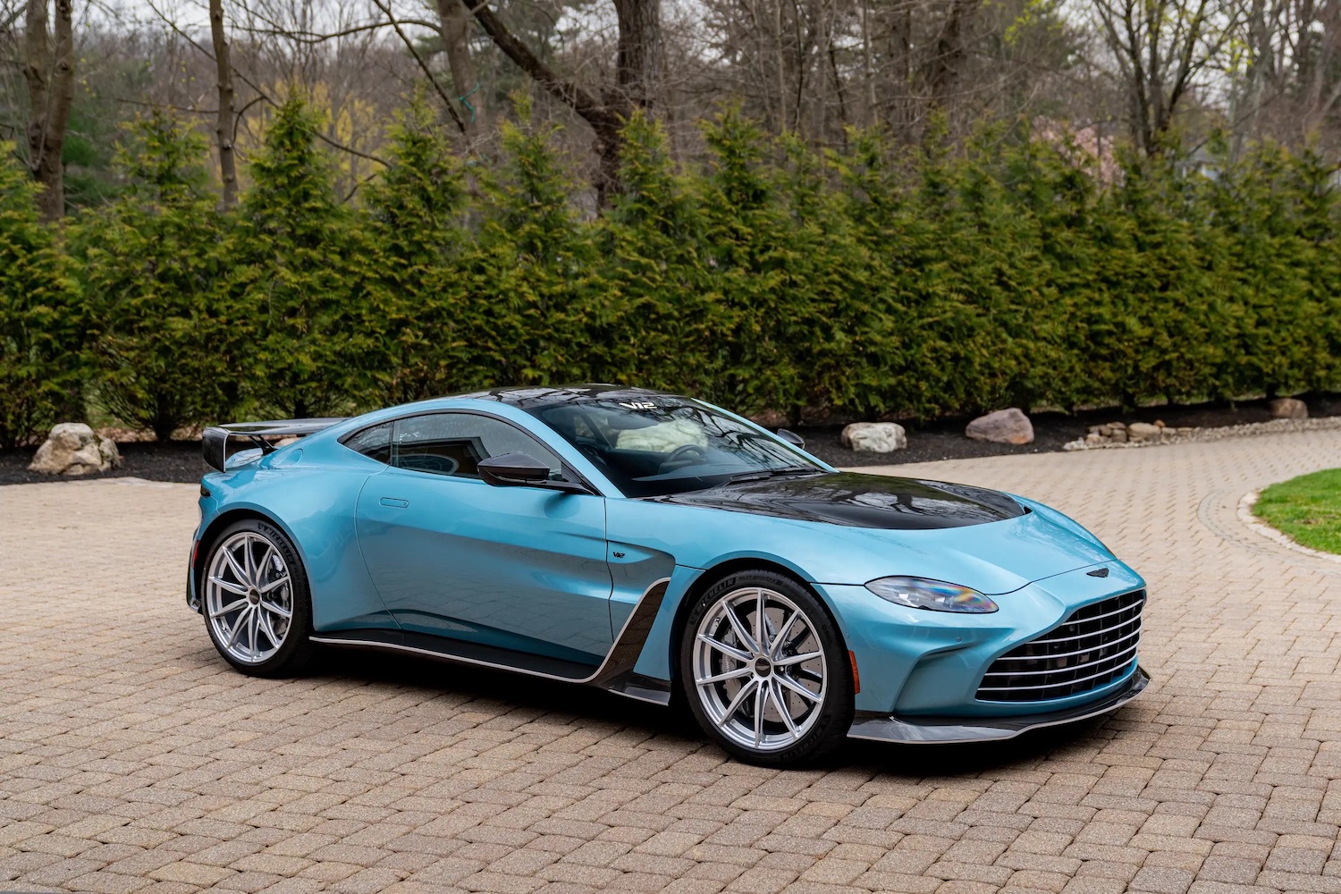Aston Martin V12 Vantage